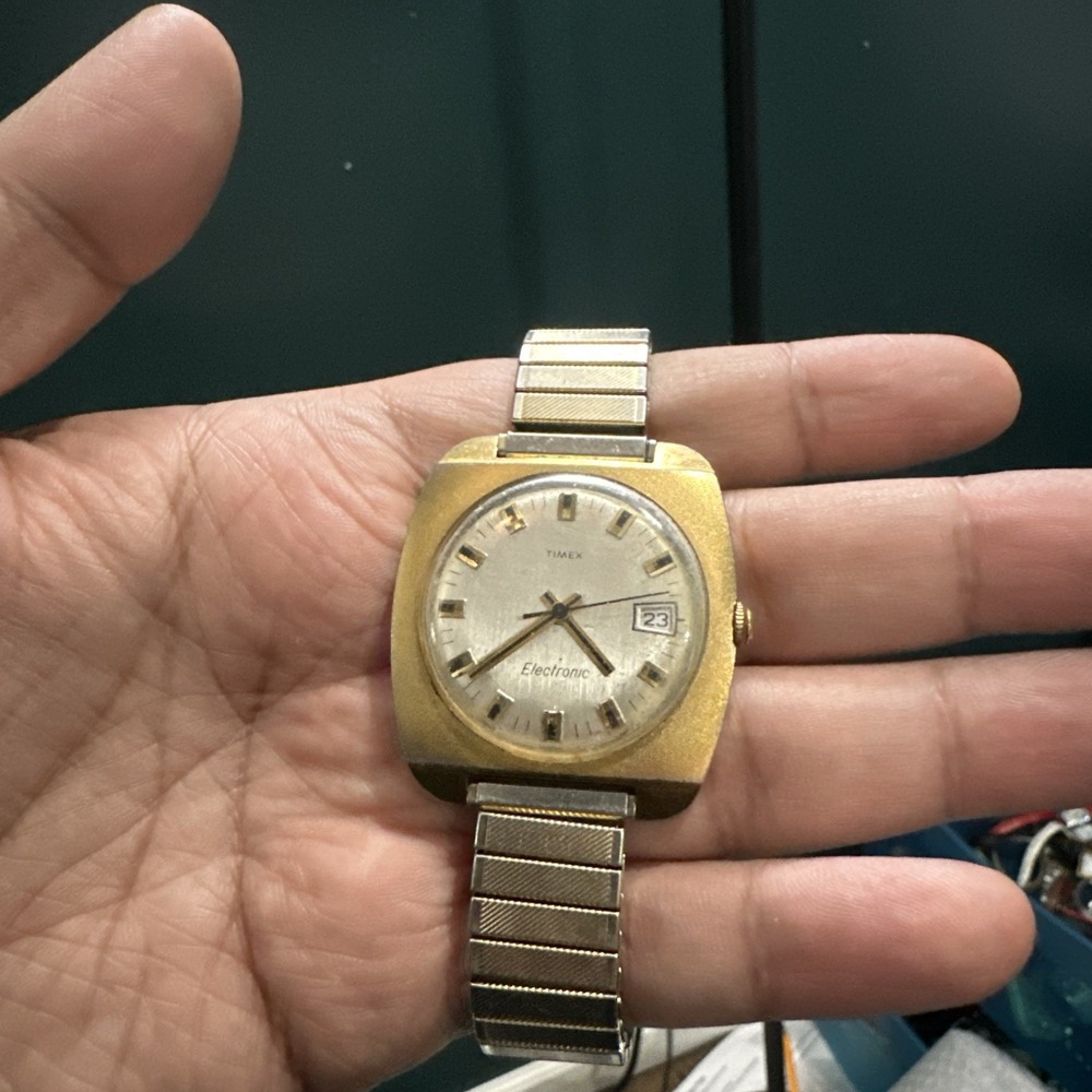 Works Vintage Timex Electronic TV Box 37mm Quartz Gold Tone Mens Watch‎ Fit 8in